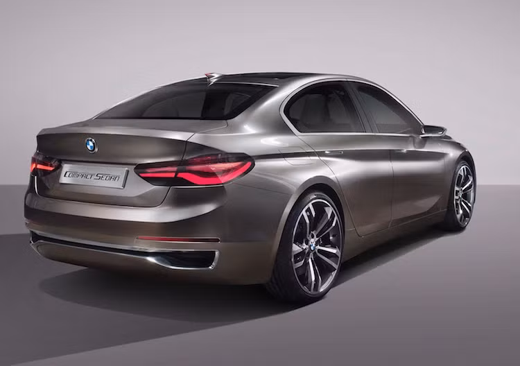 Do có hệ dẫn động cầu trước, Concept Compact Sedan có những tỉ lệ thân xe khác biệt so với những dòng xe dẫn động cầu sau như 3 Series, chẳng hạn như phần đầu và đuôi xe ngắn hơn.