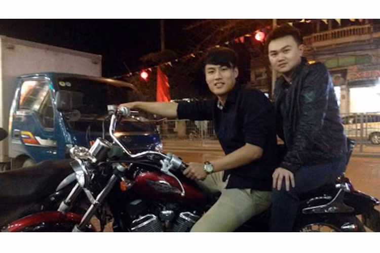 Mạc Hồng Quân ngồi trên chiếc Honda Shadow oai vệ, nặng tới 400 kg.
