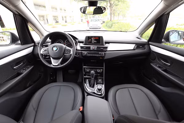 BMW MPV 2 Series Active Tourer chot gia 1,368 ty dong-Hinh-2