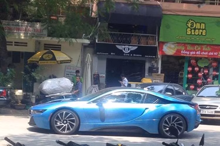 Sau vụ va chạm, hiện chủ nhân chiếc BMW i8 này hiện đã tạm khoá Facebook cá nhân.