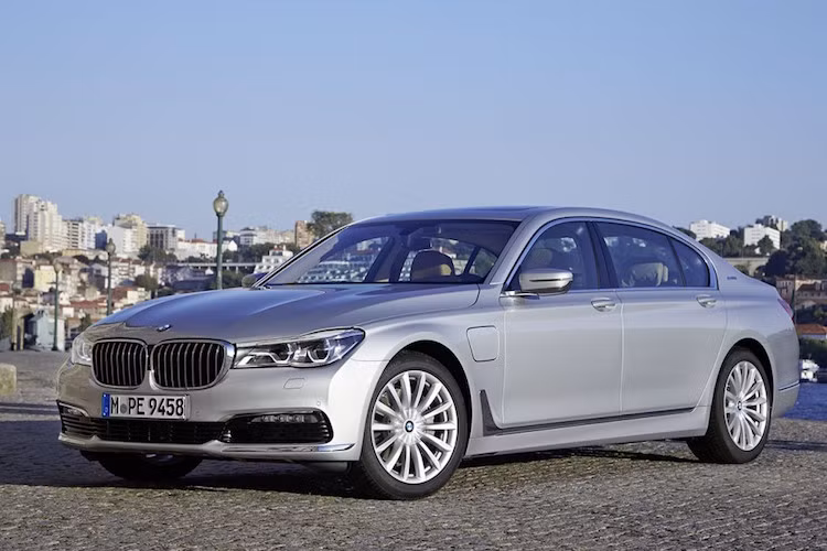 BMW 7 Series se co ban gia re, dong co nho?-Hinh-2
