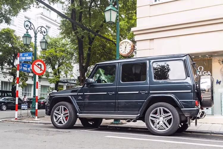 Thế hệ G63 AMG mới nhất ra đời năm 2012, sử dụng động cơ V8 tăng áp kép 5,5 lít với công suất 537 mã lực và mô-men xoắn cực đại 760 Nm.