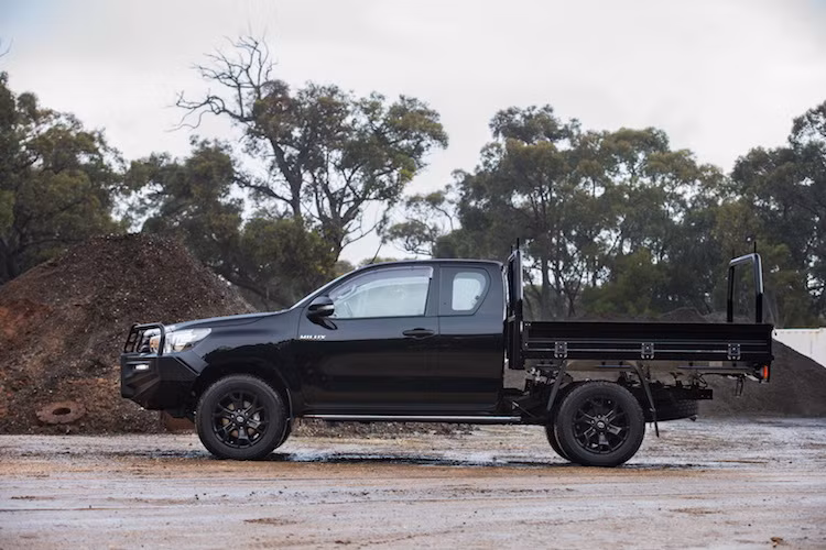 Phiên bản Toyota Hilux đặc biệt này chỉ có 2 cửa và 2 chỗ ngồi để có thể mở rộng sàn chở hàng phía sau.