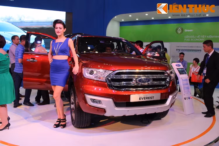 Everest hoàn toàn mới được thiết kế lại toàn bộ, với các điểm nhấn như khả năng địa hình vượt trội, cấu trúc thân xe chắc chắn, thiết kế mới nổi bật hơn nhiều và nội thất tiện nghi với hệ thống thông tin giải trí SYNC 2.