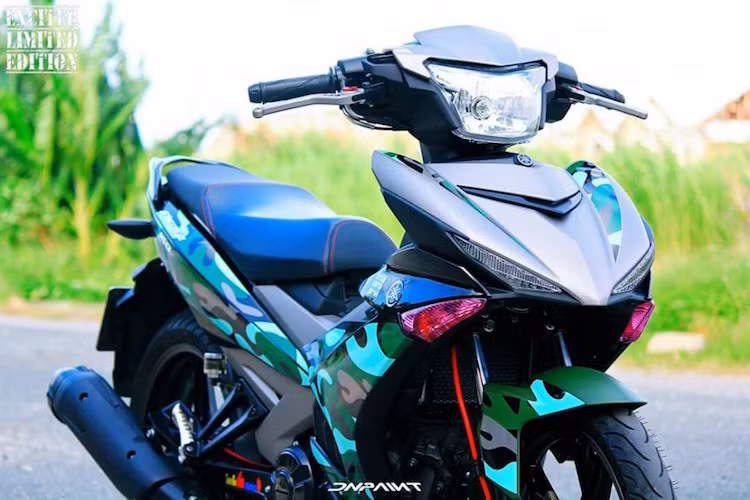 Được ra mắt vào tháng 12/2014, Exciter 150 ra đời nhằm thay thế cho bản Exciter 135 trước đó đã từng nhiều năm "làm mưa làm gió" trên thị trường xe côn tay Việt.