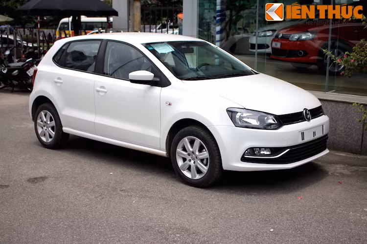 Bên cạnh bản sedan, Volkswagen còn vừa đem cả bản Polo hatchback 5 cửa về Việt Nam.