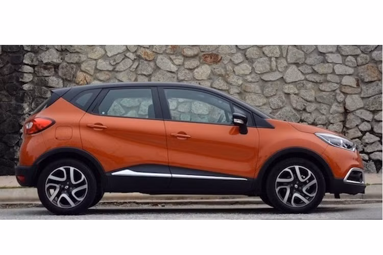 Tại Malaysia, Captur có giá bán dự kiến từ 118.000 RM (khoảng 624 triệu VNĐ) đến 123.000 RM (645 triệu VNĐ). Dựa trên cơ sở chassis của chiếc Clio, Captur nổi bật bởi lối thiết kế trẻ trung và đầy "vui nhộn" mà Renault đang cố theo đuổi.