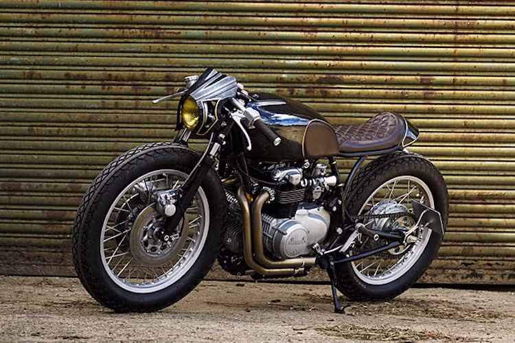 8 - Honda CB550 "Ripon": Có tên gọi lấy từ một mẫu máy bay ném bom của Anh, chiếc Ripon của xưởng Old Empire ở Norfolk gây ấn tượng bởi kiểu dáng cafe racer truyền thống, đậm chất Anh Quốc.