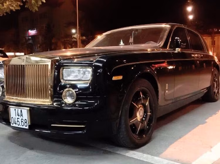 Rolls-Royce Phantom mạ vàng của đại gia Quảng Ninh mang biển "4 năm lộc phát".