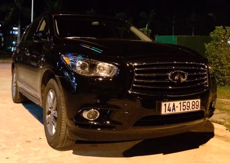 Infiniti QX60 - một mẫu xe khá hiếm tại Việt Nam với biển số có đuôi "lộc cửu".