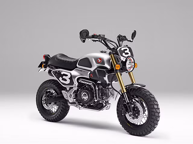 Góp mặt tại Tokyo, Honda cũng đem tới 2 phiên bản concept của chiếc Grom (hay Honda MSX tại Việt Nam). Chiếc xe đầu tiên có tên gọi GROM50 Scrambler Concept-One.