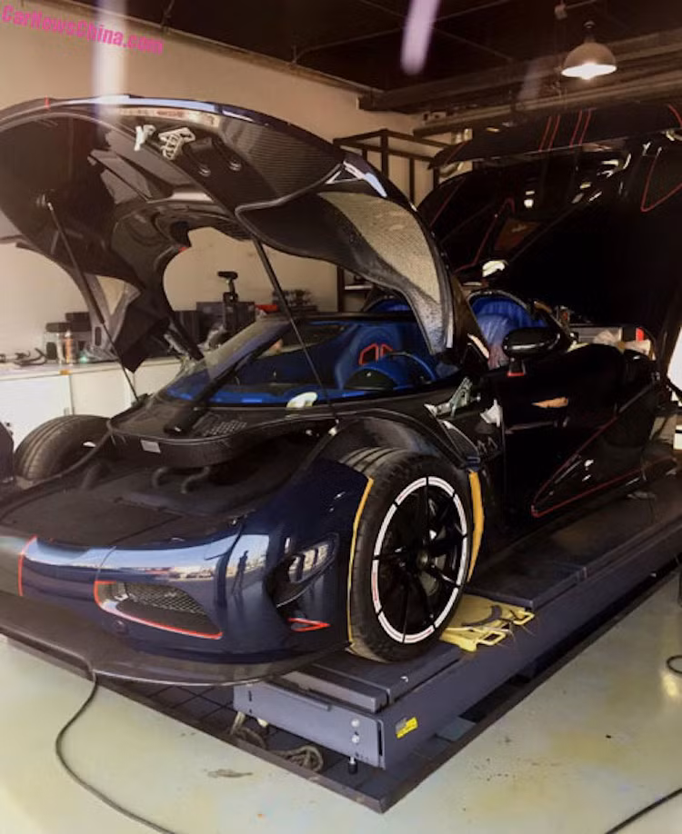 Sau khi trốn thuế không thành công, vị đại gia đặt hàng chiếc Agera R BLT này đã mua một chiếc LaFerrari khác để thay thế. Có lẽ do "sợ" tiếp tục bị bắt xe, lần này vị đại gia đã phải đóng đầy đủ các loại thuế và phải bỏ ra 3,67 triệu USD (tương đương 82,4 tỷ cho chiếc Ferrari).