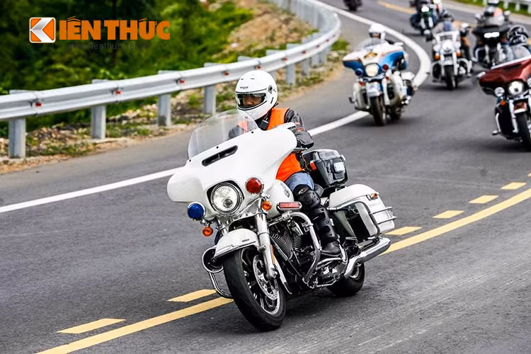 Với họ, thương hiệu này đã ăn sâu vào tiềm thức và luôn đồng hành cùng họ trên những cuộc hành trình, những cung đường.