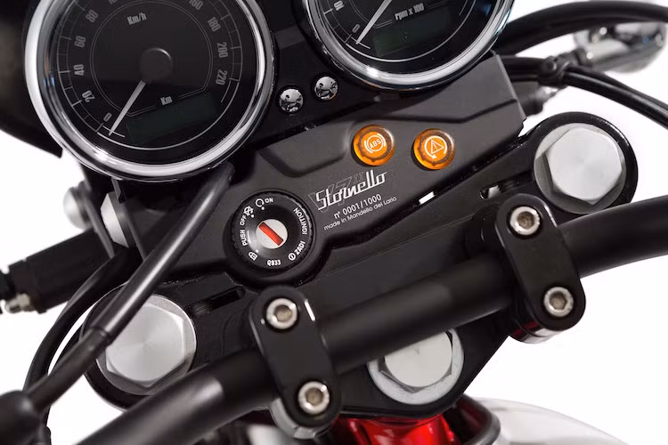 V7II Stornello là một chiếc xe được sản xuất giới hạn của Moto Guzzi, với chỉ 1000 chiếc sẽ được chế tạo.