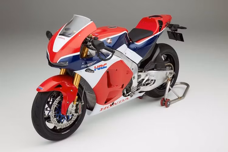 So với phiên bản thử nghiệm được Honda trưng bày tại triển lãm EICMA vào tháng 11/2014, RC213V-S không có nhiều thay đổi dễ nhận ra.