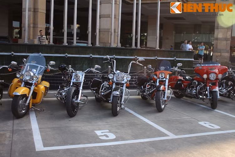 Dàn xế khủng Harley-Davidson tụ họp “xếp lốp” tại Hà Nội - Hình 4 Dan xe khung Harley-Davidson tu hop “xep lop” tai Ha Noi-Hinh-4