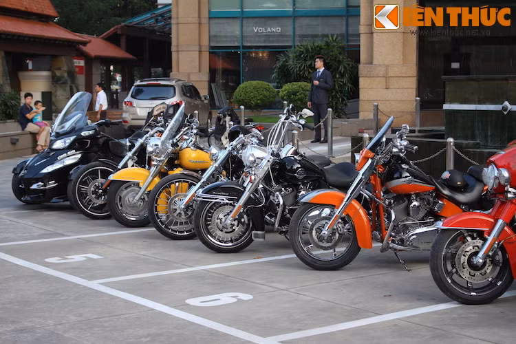 Dàn xế khủng Harley-Davidson tụ họp “xếp lốp” tại Hà Nội - Hình 5 Dan xe khung Harley-Davidson tu hop “xep lop” tai Ha Noi-Hinh-5