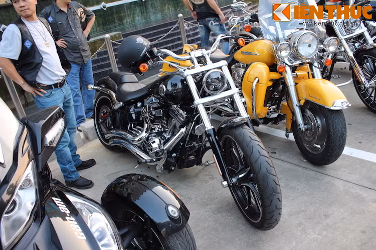 Dàn xế khủng Harley-Davidson tụ họp “xếp lốp” tại Hà Nội - Hình 7 Dan xe khung Harley-Davidson tu hop “xep lop” tai Ha Noi-Hinh-7