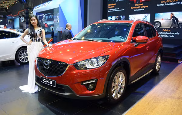 Kia, Mazda, Peugeot dong loat giam gia dip cuoi nam