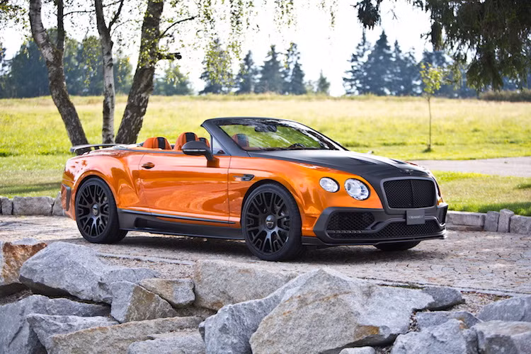 Không chỉ "gây sốc" ở ngoại hình, chiếc Continental GTC của Mansory còn có động cơ "khủng" được độ lại với hệ thống xả hiệu năng cao; piston cùng tay biên mới, trục cam cải tiến, turbo mới cùng hệ thống quản lý động cơ và hộp số được chạy lại phần mềm.