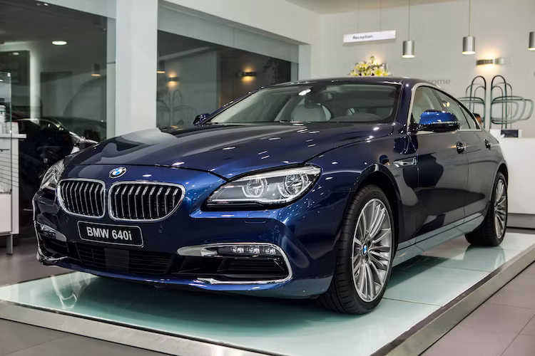 Xe được trang bị động cơ 6 xi-lanh thẳng hàng với công nghệ tăng áp Twin Power Turbo, công suất 320 mã lực và mô-men xoắn 450 Nm. Tuy nhiên mức tiêu thụ nhiên liệu của xe đã thấp hơn so với đời 2014.