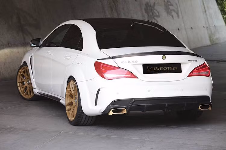 Hiệu năng khí động học của SAPPHIRE LM45-410 Turbo có sự cải thiện nhẹ với cánh đuôi dạng nẹp trên nắp khoang hành lý và cánh lướt gió dưới cản sau bằng sợi carbon.