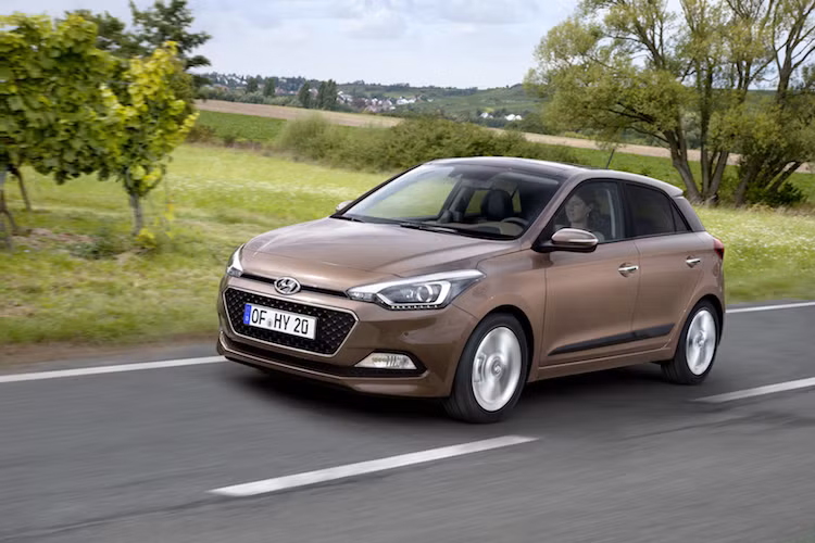 Tại Việt Nam, hiện Hyundai Thành Công cũng phân phối i20, tuy nhiên là thế hệ cũ chứ không phải là bản Elite i20 mới hiện đang "áp đảo" về doanh số bán ở Ấn Độ.
