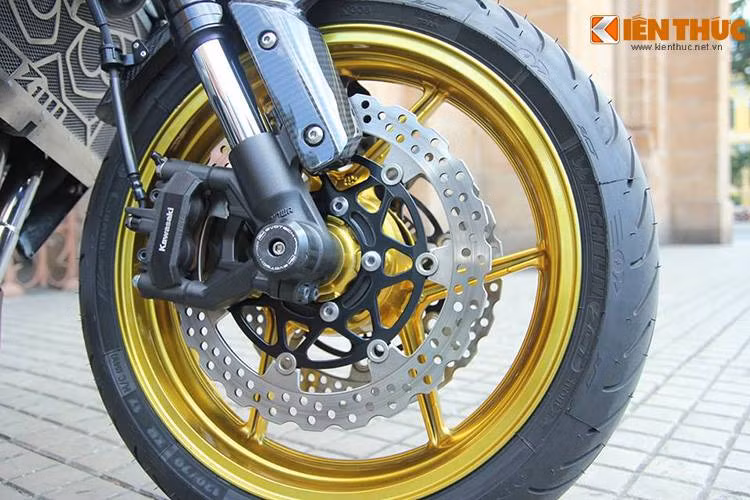 Heo phanh đĩa trước cũng giữ nguyên của Kawasaki.