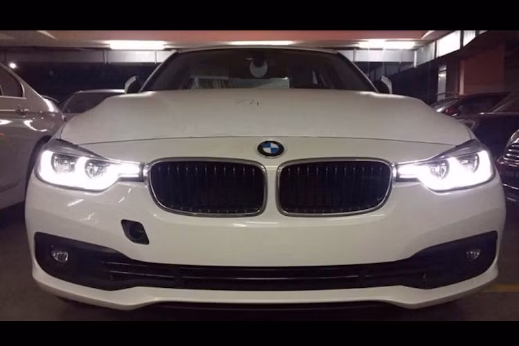 So với đời cũ, những chiếc BMW 3 Series phiên bản nâng cấp (facelift) 2016 có một số thay đổi nhỏ.