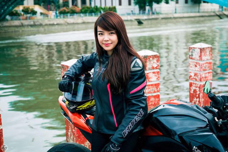 Tại Việt Nam, giá một chiếc Kawasaki Z800 chính hãng là 275 triệu đồng. (Bộ ảnh được thực hiện bởi - Đàm Nguyên Hồng Phúc)
