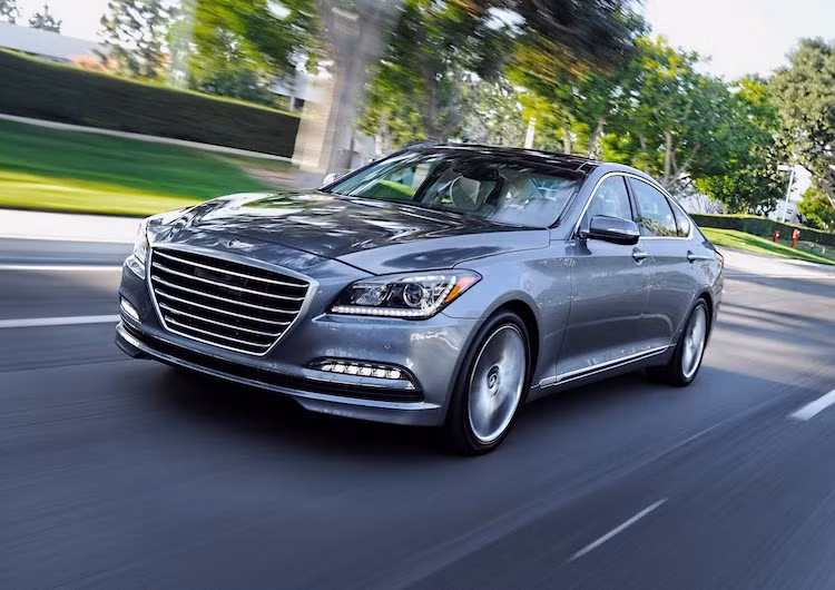 Với gói lựa chọn này, Genesis 5.0 sẽ có hệ thống treo chủ động, màn hình hiển thị trên kính, hệ thống định vị vệ tinh kèm màn hình 9,2 inch HD, dàn âm thanh Lexicon 17 loa Logic 7, mở cốp rảnh tay, điều hòa 2 chế độ với cảm biến CO2.