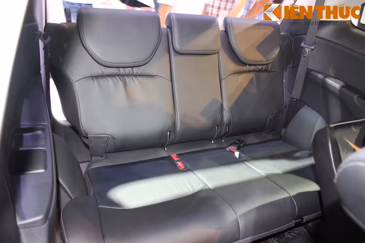 Hàng ghế thứ 3 của Odyssey có thể ngồi được 3 người, khiến chiếc xe có thể chở được tổng cộng 7 người. Tuy nhiên hàng ghế này thiếu đi các tiện nghi như trên 2 hàng ghế còn lại.