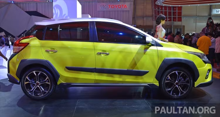 Về cơ bản, Yaris Haykers là một chiếc Yaris có gầm cao hơn cùng với những chi tiết mang phong cách crossover.