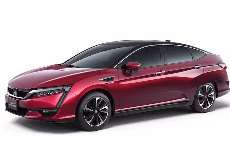 So với đối thủ cùng bản địa Toyota Mirai, Honda Clarity thiết kế giản dị và thực tế hơn.