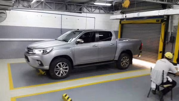 Toyota Hilux moi tiep tuc lo loat anh chi tiet-Hinh-3