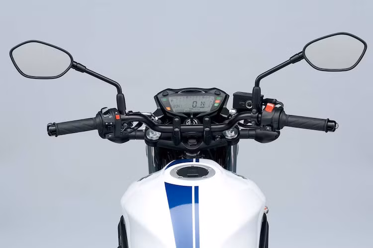 Với thế hệ SV650 mới, Suzuki đã tận dụng khung của chiếc Gladius và bổ sung thêm 70 chi tiết mới, khiến chiếc xe hẹp và nhẹ hơn so với người tiền nhiệm. Trong khi đó, những chi tiết đặc trưng của các thế hệ SV650 cũ vẫn tiếp tục xuất hiện trên mẫu xe mới.