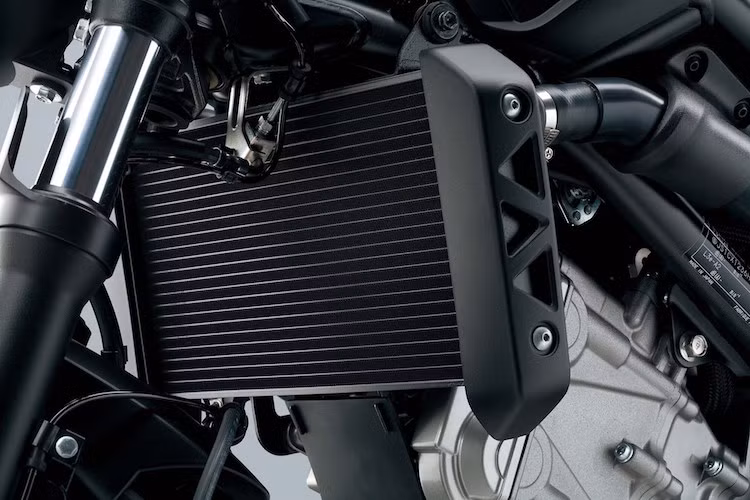 Các thông tin chi tiết về động cơ xe không được Suzuki công bố, nhưng hãng có cho biết rằng SV650 thế hệ mới sẽ mạnh hơn, có mô-men xoắn lớn hơn, tiết kiệm và thân thiện với môi trường hơn.