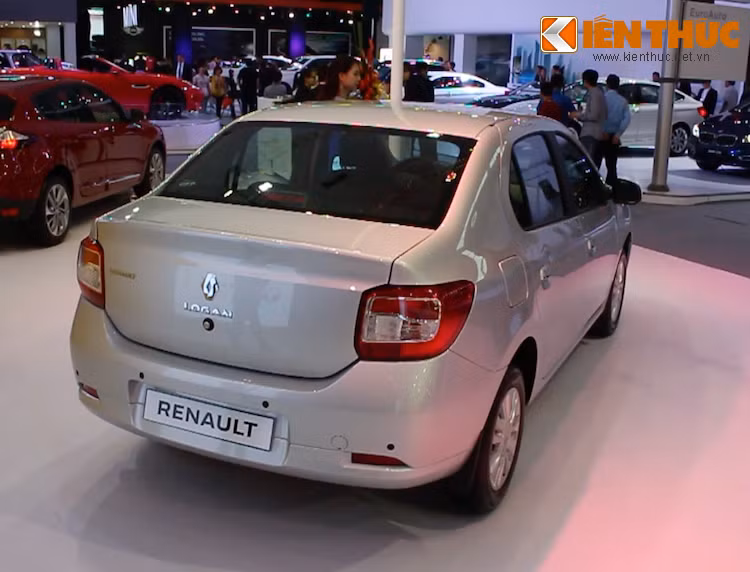 Trang bị động cơ như Sandero Stepway, Logan còn có một số đặc tính như khoang hành lý có thể tích 510 lít, hộp số tự động 5 cấp cùng đầy đủ các trang bị an toàn.