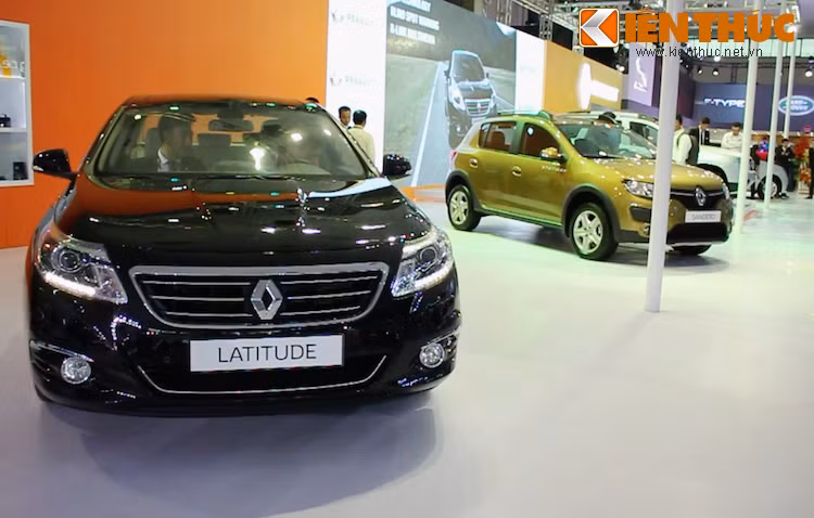Tại triển lãm VIMS, Renault đã mang tới tổng cộng 5 mẫu xe khác nhau, trong đó có 3 chiếc xe giá rẻ hoàn toàn mới là Duster, Sandero Stepway và Logan.