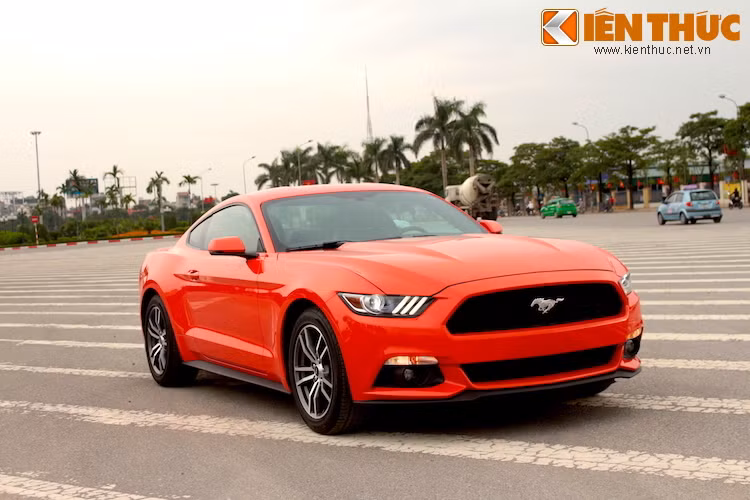 Tại Mỹ, một chiếc Ford Mustang EcoBoost "max option" có giá khoảng 30.000 USD.