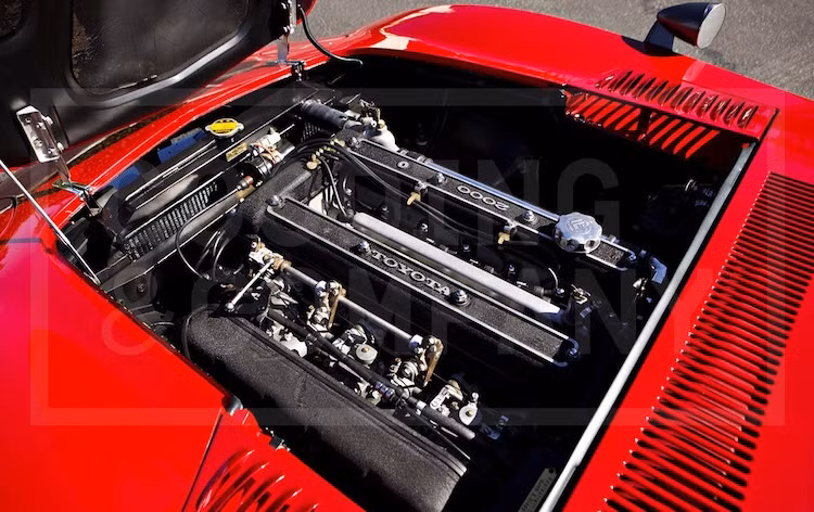 Chiếc xe được trang bị động cơ 2.0l 6 xi-lanh thẳng hàng được chế tạo với sự hợp tác của Yamaha, đem tới công suất 150 mã lực - một con số khá lớn vào thời đó.