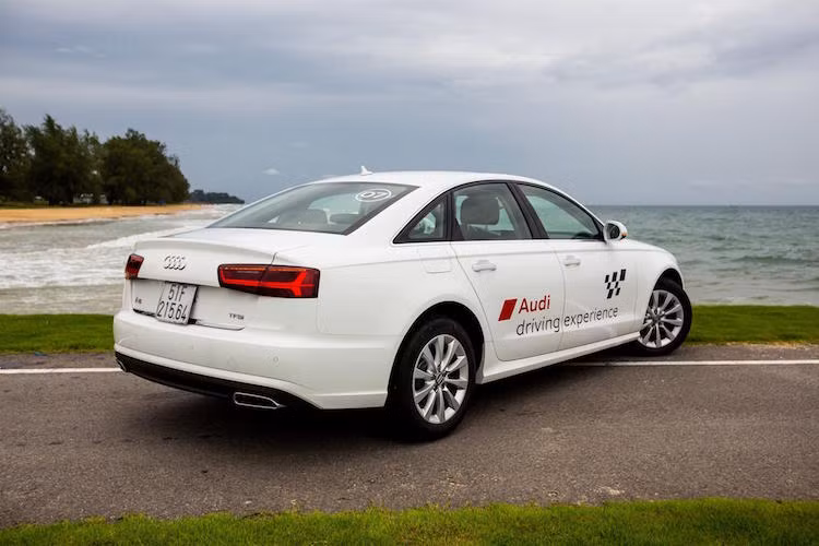 Audi Việt Nam chưa công bố giá bán của phiên bản A6 Ultra 2015 mới, nhưng hãng cho biết hiện đã có hơn 40 đơn đặt hàng cho chiếc xe.