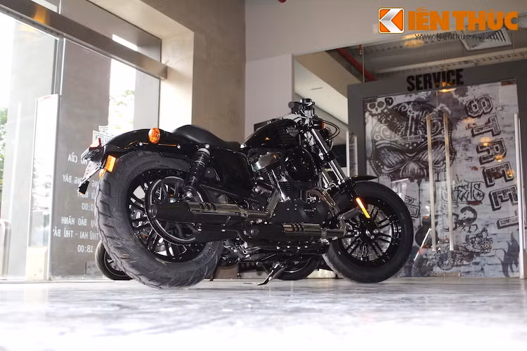 Nếu đặt thêm tùy chọn sơn ánh kim metalflake "Hard Candy", giá của xe sẽ bị đội lên thành 582,9 triệu đồng.