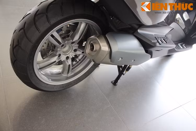 Theo BMW, chiếc xe có thể đạt tốc độ tối đa 175 km/h nhưng vẫn có mức tiêu thụ nhiên liệu trung bình chỉ 4,4l/100 km.