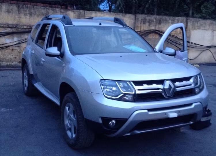 Trong loạt xe Renault, dòng xe đáng chú ý nhất có lẽ là Duster - đối thủ của Honda CR-V và Mazda CX-5 trong phân khúc SUV 5 chỗ. Được bán dưới thương hiệu Dacia của Renault tại một số nước châu Âu, đây là một dòng xe rất được ưa chuộng tại các thị trường này.