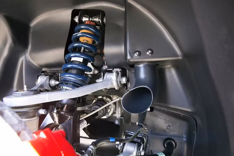 Hệ thống treo Bilstein của Viper ACR giống như xe đua, với khả năng điều chỉnh 10 chế độ.