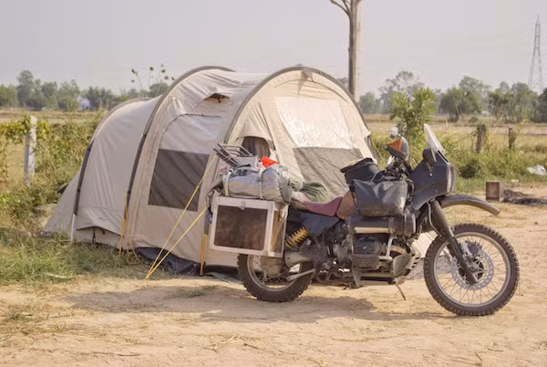 Chiếc R80 GS Dakar của chị Anne trên hành trình.