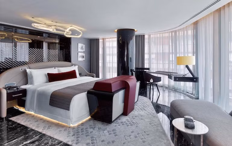 Một số đồ nội thất nằm trong bộ sưu tập của hãng xe Anh Quốc và được sản xuất bởi chính hãng.