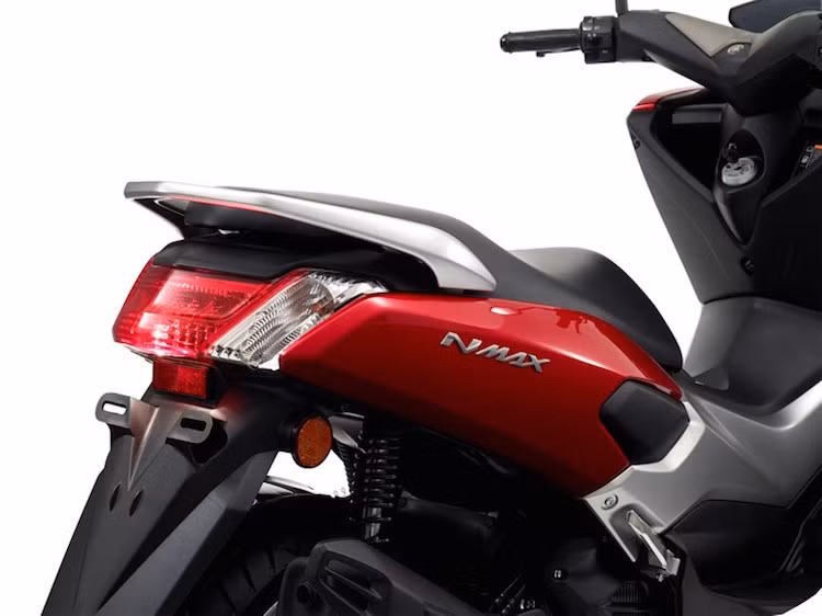 Với trọng lượng 127 kg, N-Max là một trong những chiếc maxi scooter phân khối nhỏ nhẹ nhất ở châu Âu.