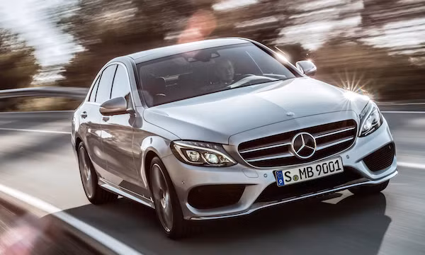 Mercedes tiep tuc ra them phien ban moi cho C-Class